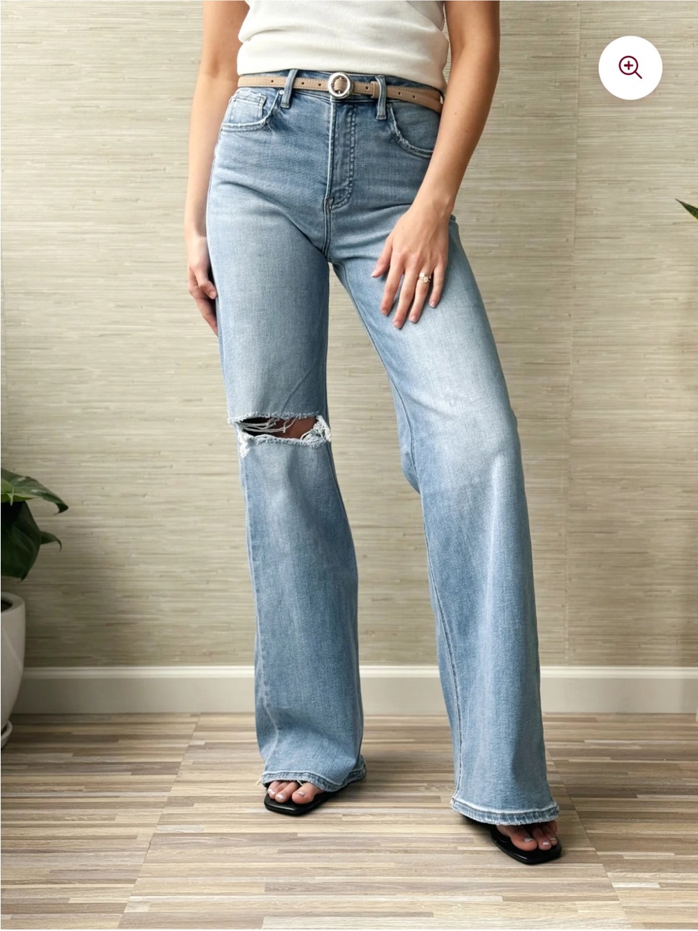 NWT Risen Los Angeles Light Wash Wide-Leg Flared Distressed Jeans for Women